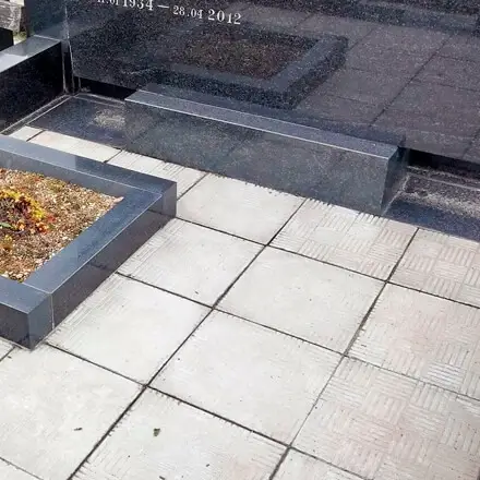 Как самому уложить плитку на могиле?