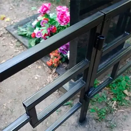 Как самому покрасить ограду на кладбище?
