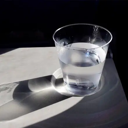 Стакан воды у изголовья умершего – зачем?