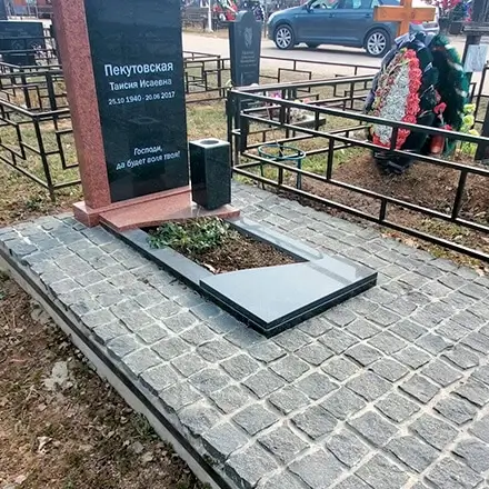 Осмотр могилы спустя 2 года после выполнения работ