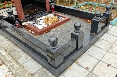 Гранитный цоколь