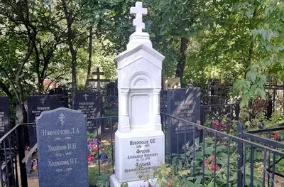 Памятники из светлого камня